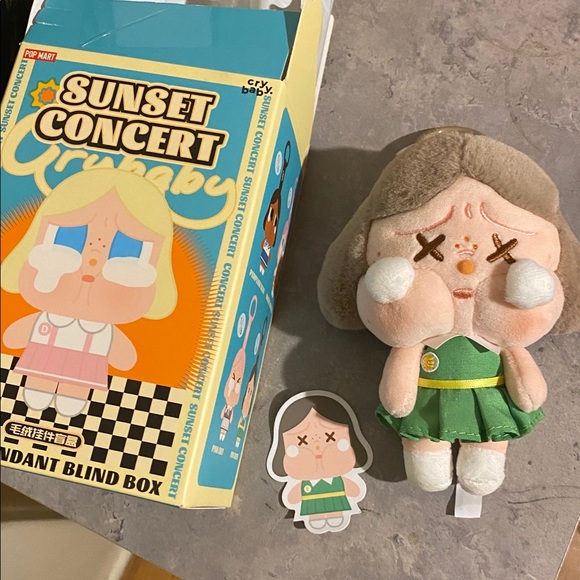 POPMART Cry Baby Sunset Plush Pendant - Dim Green - Picture 2 of 3